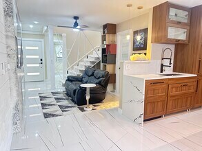 1107 1st St S, Unit H in Jacksonville Beach, FL - Building Photo - Building Photo