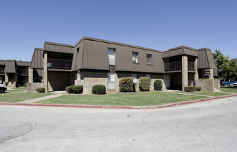 Jordan Living Apartments in Fayetteville, AR - Foto de edificio - Building Photo