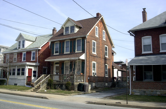 109 Brandywine Ave in Downingtown, PA - Foto de edificio - Building Photo