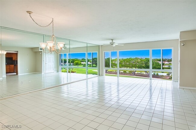 7430 Lake Breeze Dr in Ft. Myers, FL - Foto de edificio - Building Photo