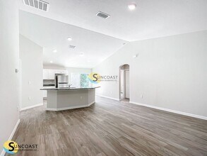 6763 E Gurley St in Inverness, FL - Foto de edificio - Building Photo