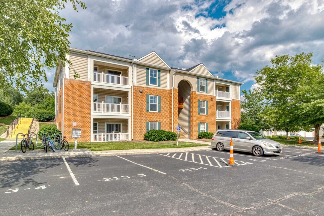 213 S Knollwood Dr, Unit 3203 in Blacksburg, VA - Building Photo