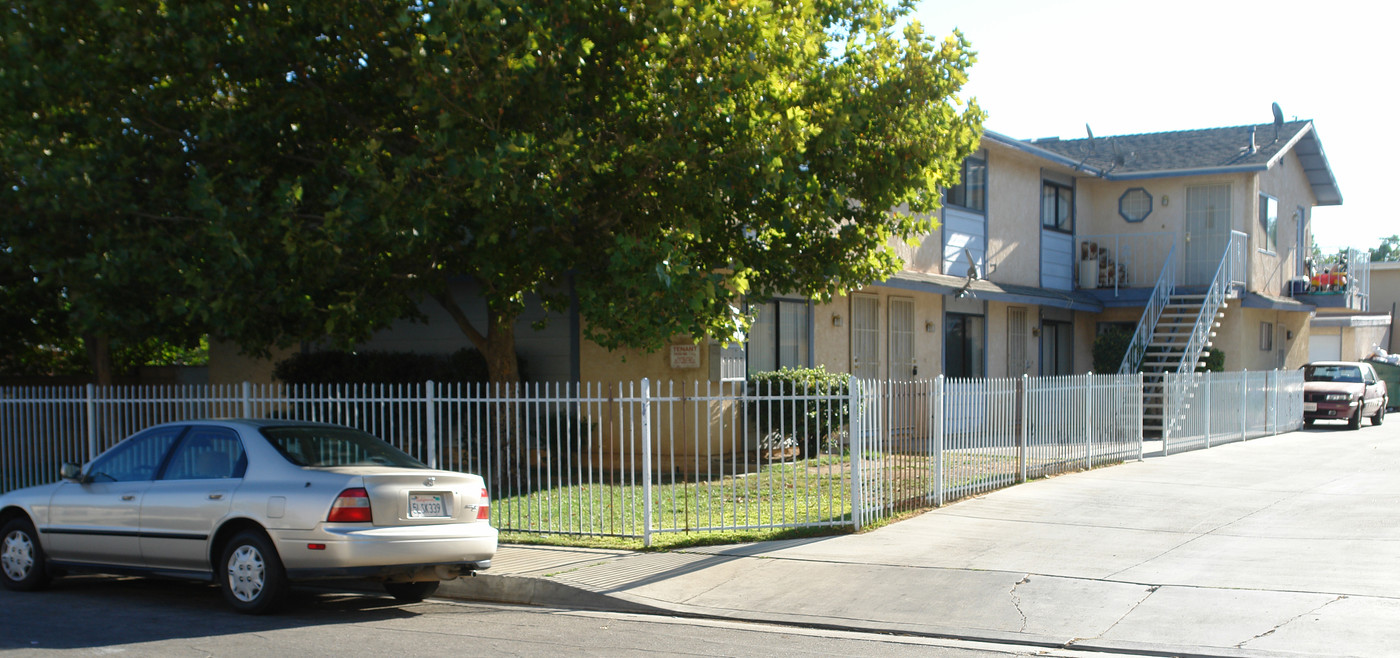 38502 Larkin Ave in Palmdale, CA - Building Photo