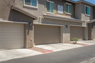 965 Nevada State Dr in Henderson, NV - Building Photo - Building Photo