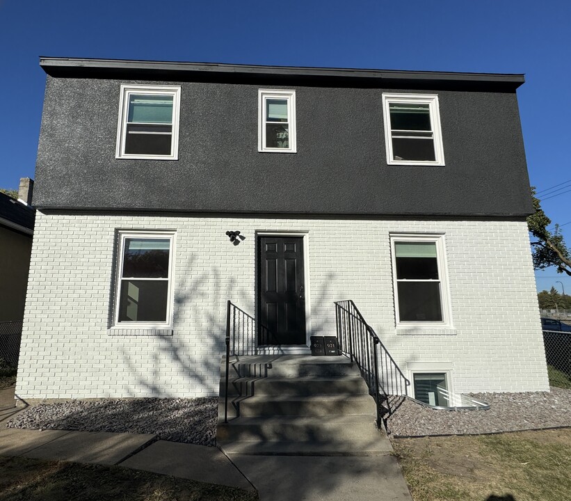 921 Oliver Ave N, Unit 921 in Minneapolis, MN - Building Photo