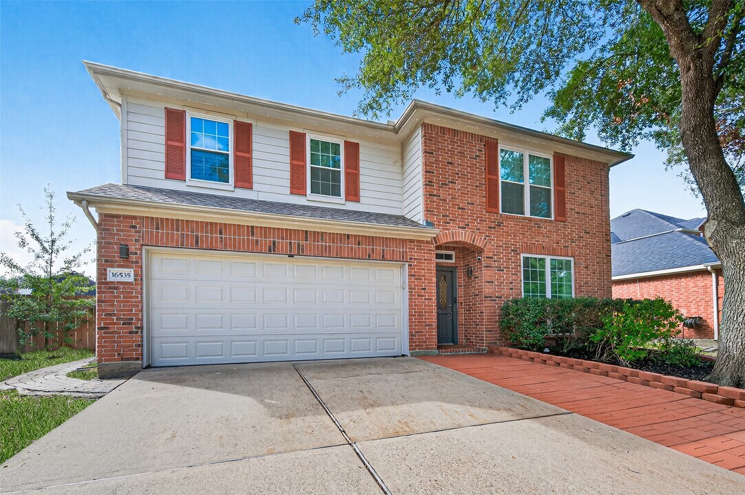 16535 Oat Mill Dr in Houston, TX - Building Photo
