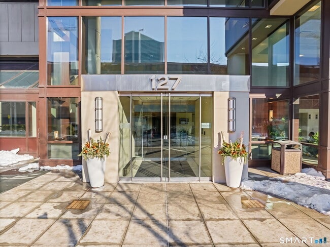 127 Greyrock Pl in Stamford, CT - Building Photo - Building Photo