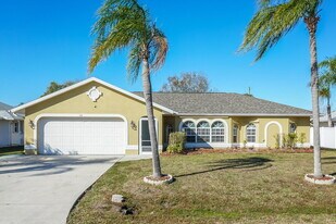 239 Allworthy St in Port Charlotte, FL - Building Photo