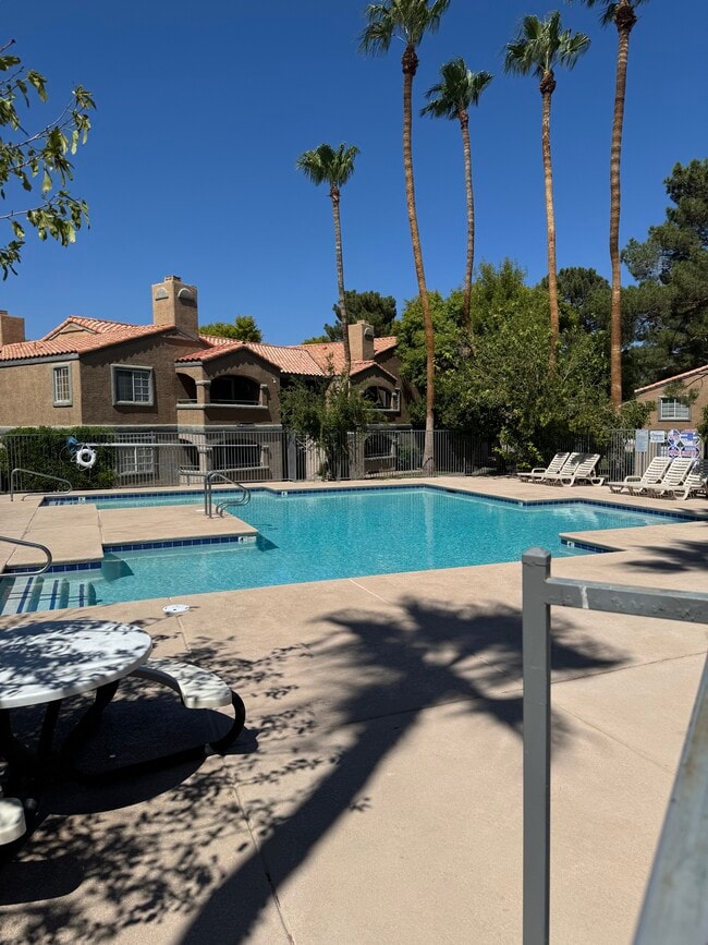 5220 Mission Carmel Ln, Unit 101 in Las Vegas, NV - Building Photo - Building Photo