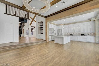 304 Kingsclear Ct in Las Vegas, NV - Foto de edificio - Building Photo