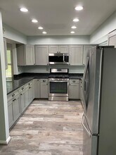 8326 Linden Oaks Ct in Lorton, VA - Foto de edificio - Building Photo
