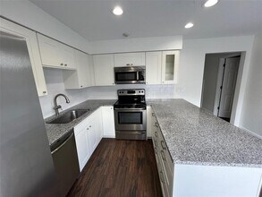 301 S Bungalow Park Ave in Tampa, FL - Building Photo - Building Photo