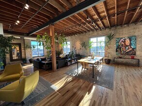 319 SW 5th St, Unit Suite 300 in Des Moines, IA - Building Photo - Building Photo