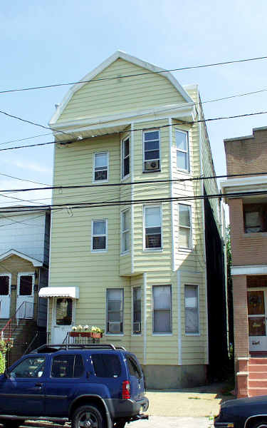 17 E 48TH St in Bayonne, NJ - Building Photo - Building Photo