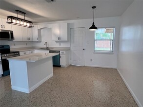 546 84th Ave N in St. Petersburg, FL - Foto de edificio - Building Photo
