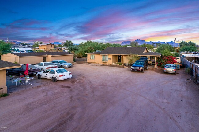 225 S Grand Dr in Apache Junction, AZ - Building Photo - Building Photo