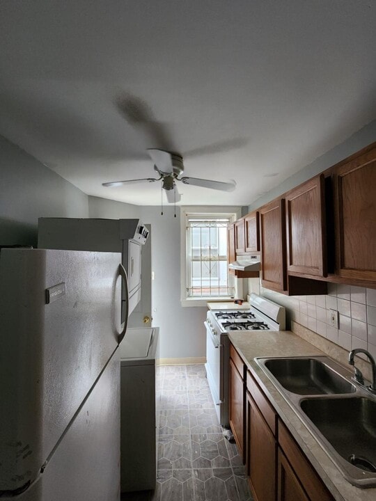 4820 Sansom St, Unit 2 in Philadelphia, PA - Foto de edificio