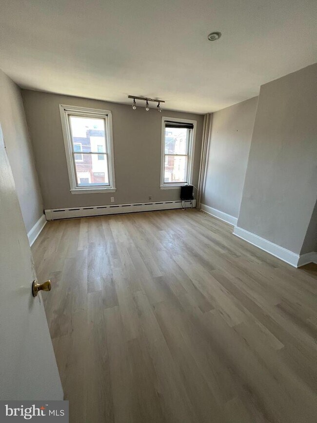 2029 E Orleans St photo'