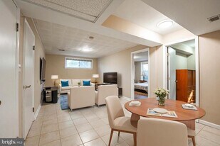 6809 Weaver Ave in McLean, VA - Building Photo