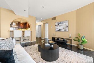 200 W Harbor Dr in San Diego, CA - Foto de edificio - Building Photo