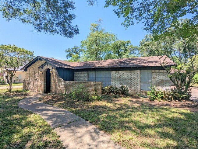 1852 Crystal Forest Dr photo'