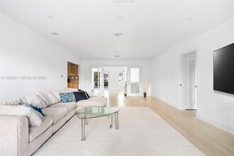 2085 Ixora Rd in North Miami, FL - Building Photo - Building Photo