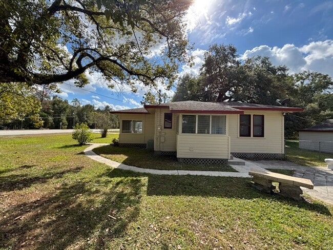 8469 Cobb Rd in Brooksville, FL - Building Photo - Building Photo