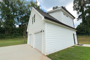201 Briarcliff Ln in Athens, GA - Building Photo