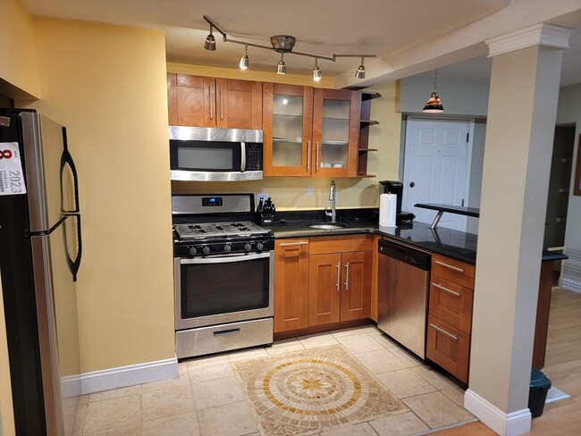 1619 Massachusetts Ave, Unit B2 in Cambridge, MA - Building Photo - Building Photo