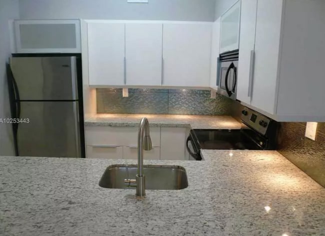 2445 SW 18th Terrace in Fort Lauderdale, FL - Building Photo - Building Photo