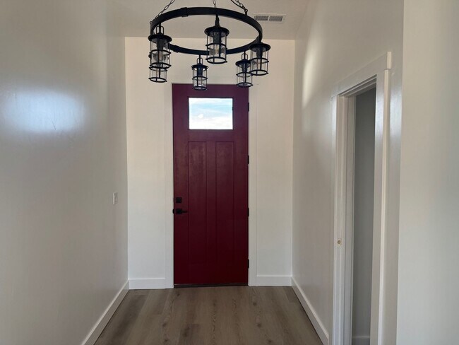 5132 Scenic Dr in Enoch, UT - Building Photo - Building Photo