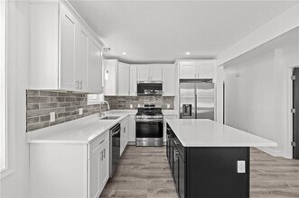 29 Stansbury St in Providence, RI - Building Photo - Building Photo