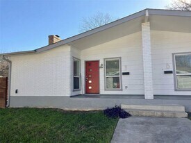 2401 La Casa Dr in Austin, TX - Building Photo