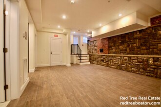 1675 Beacon St, Unit 1 in Brookline, MA - Foto de edificio - Building Photo