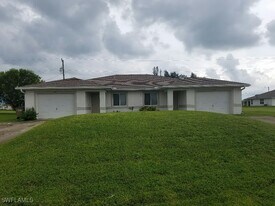1807 Andalusia Blvd in Cape Coral, FL - Building Photo