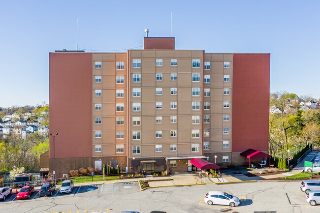 Saint Therese Court in Munhall, PA - Foto de edificio - Building Photo
