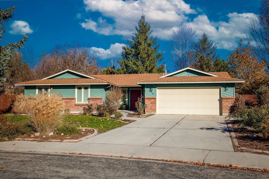 346 N Mission Dr in Eagle, ID - Building Photo