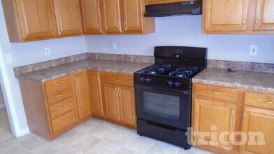 4754 Clayton Crossing Ln in Ellenwood, GA - Foto de edificio - Building Photo