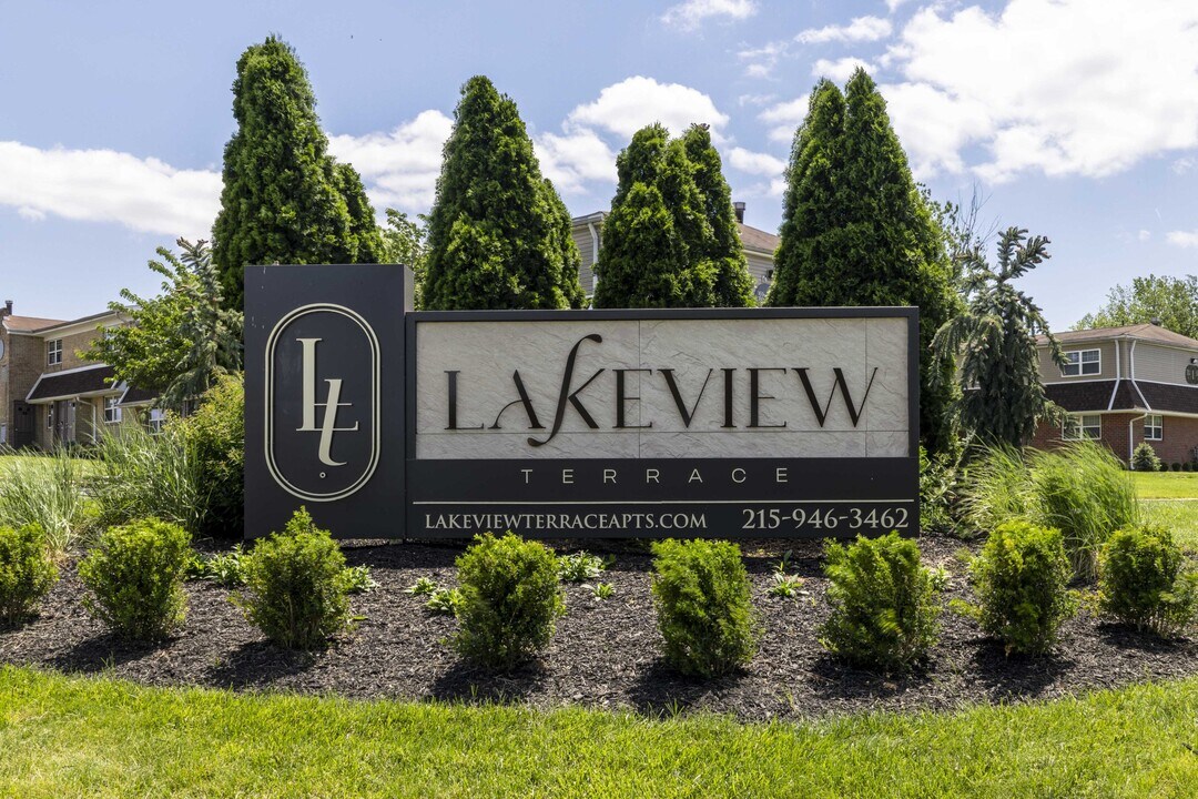 Lakeview Terrace in Fairless Hills, PA - Building Photo