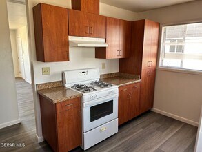 4921 Mcgregor Dr in El Paso, TX - Foto de edificio - Building Photo