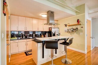 121 Beach St in Boston, MA - Building Photo - Building Photo