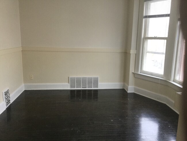 3913-3915-3915 W Walnut St in Milwaukee, WI - Building Photo - Building Photo