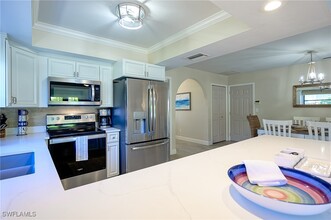 672 100th Ave N in Naples, FL - Foto de edificio - Building Photo