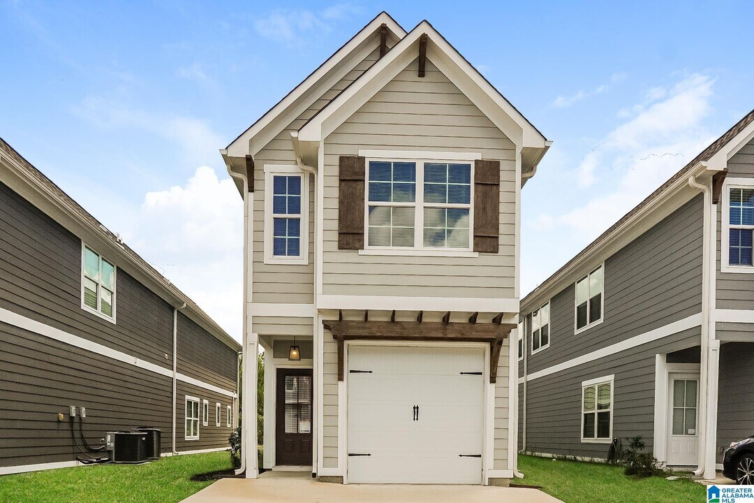207 Creek Run Way in Calera, AL - Building Photo