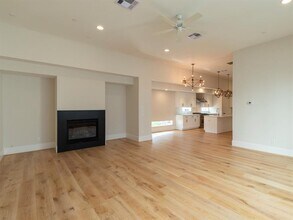 3821 N Braeswood Blvd in Houston, TX - Building Photo - Building Photo