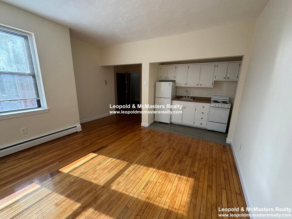 64 Brighton Ave, Unit 207 in Boston, MA - Building Photo