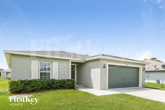 1682 SW Crawford Ave in Port St. Lucie, FL - Building Photo - Building Photo