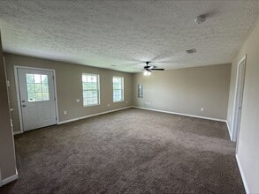 2038 Jonathan Dr in Baneberry, TN - Building Photo - Building Photo