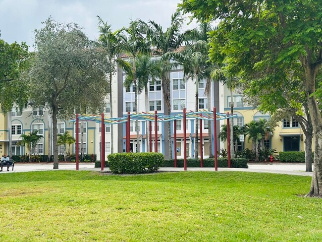 533 NE 3rd Ave in Fort Lauderdale, FL - Building Photo - Building Photo