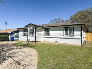 913 Harrison Dr in Kennedale, TX - Building Photo - Building Photo